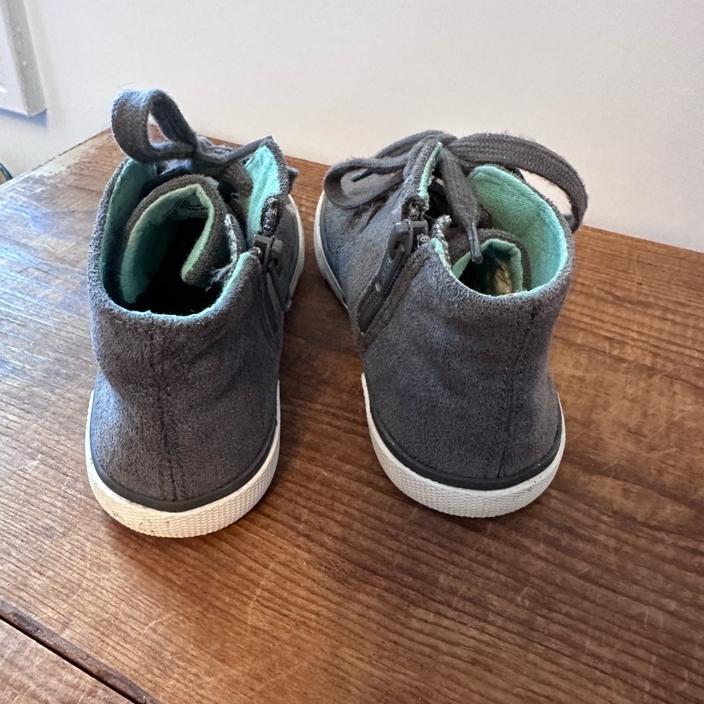 Boys Cat & Jack suede high-top Shoes - Picture 3 of 7